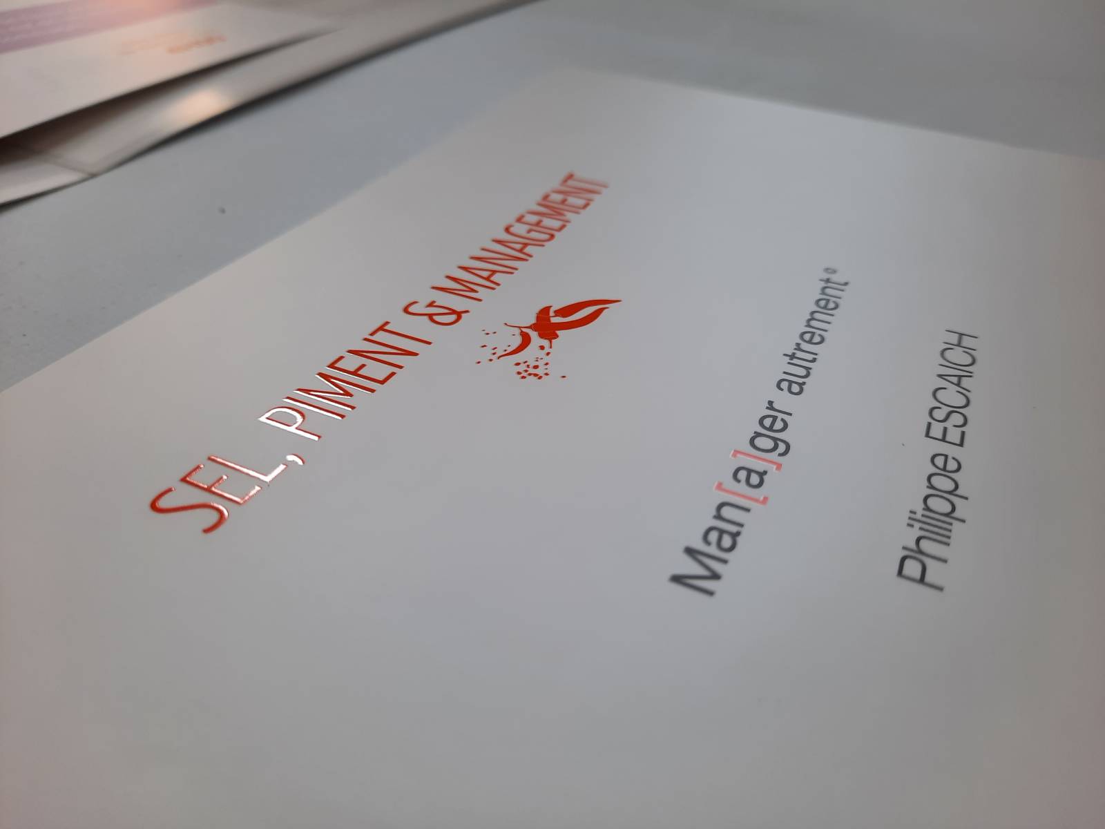 Vernis sélectif sur plaquette commerciale région lyonnaise