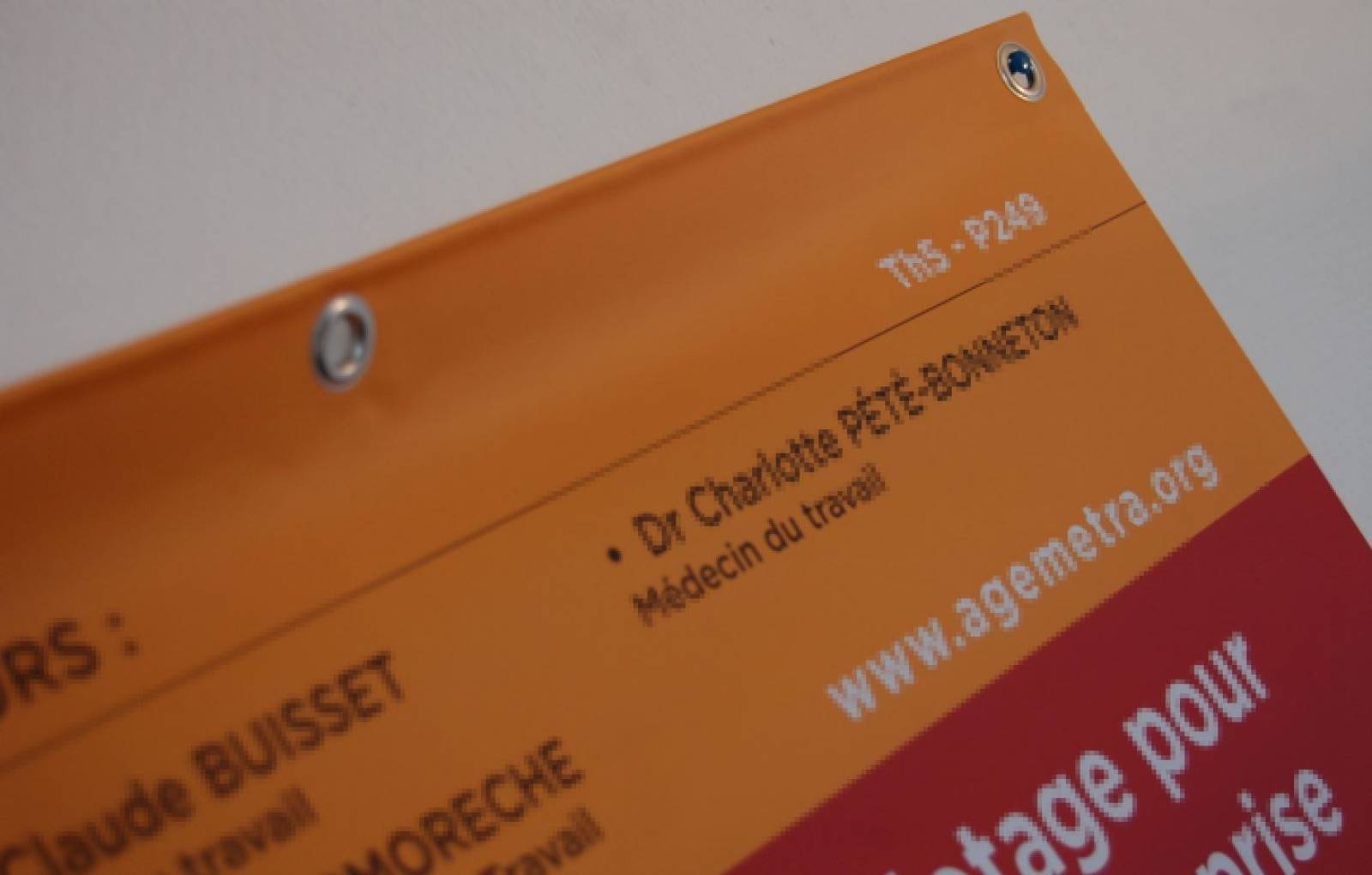 Oeillets de finition sur affiches A1 livraison à Oullins vers Pierre Bénite