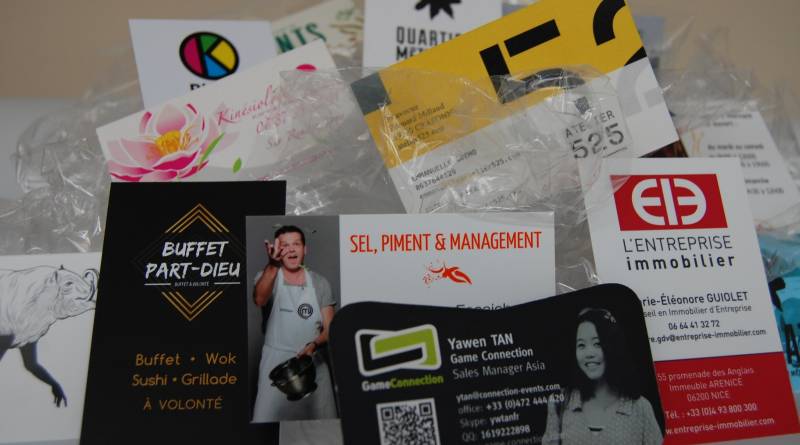 Cartes de visite découpées à la forme Villeurbanne à côté de Vaulx en Velin