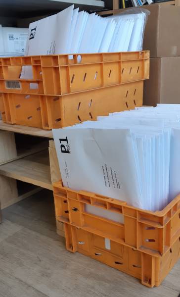 Mise sous enveloppe d'une brochure de 36 pages pour dépôt Poste Vivier merle